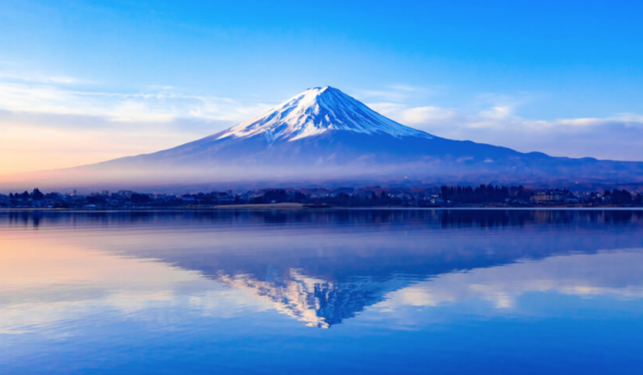 海外「富士山はとても雄大で、日本の第一印象として素晴らしいものでした」富士山を上空から撮影した映像が話題に（海外の反応）